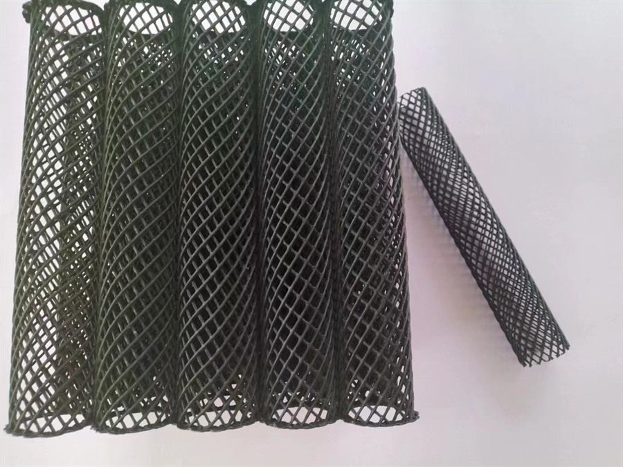 Degassing packing — black HDPE diamond-mesh cylinders for degassing and stripping towers