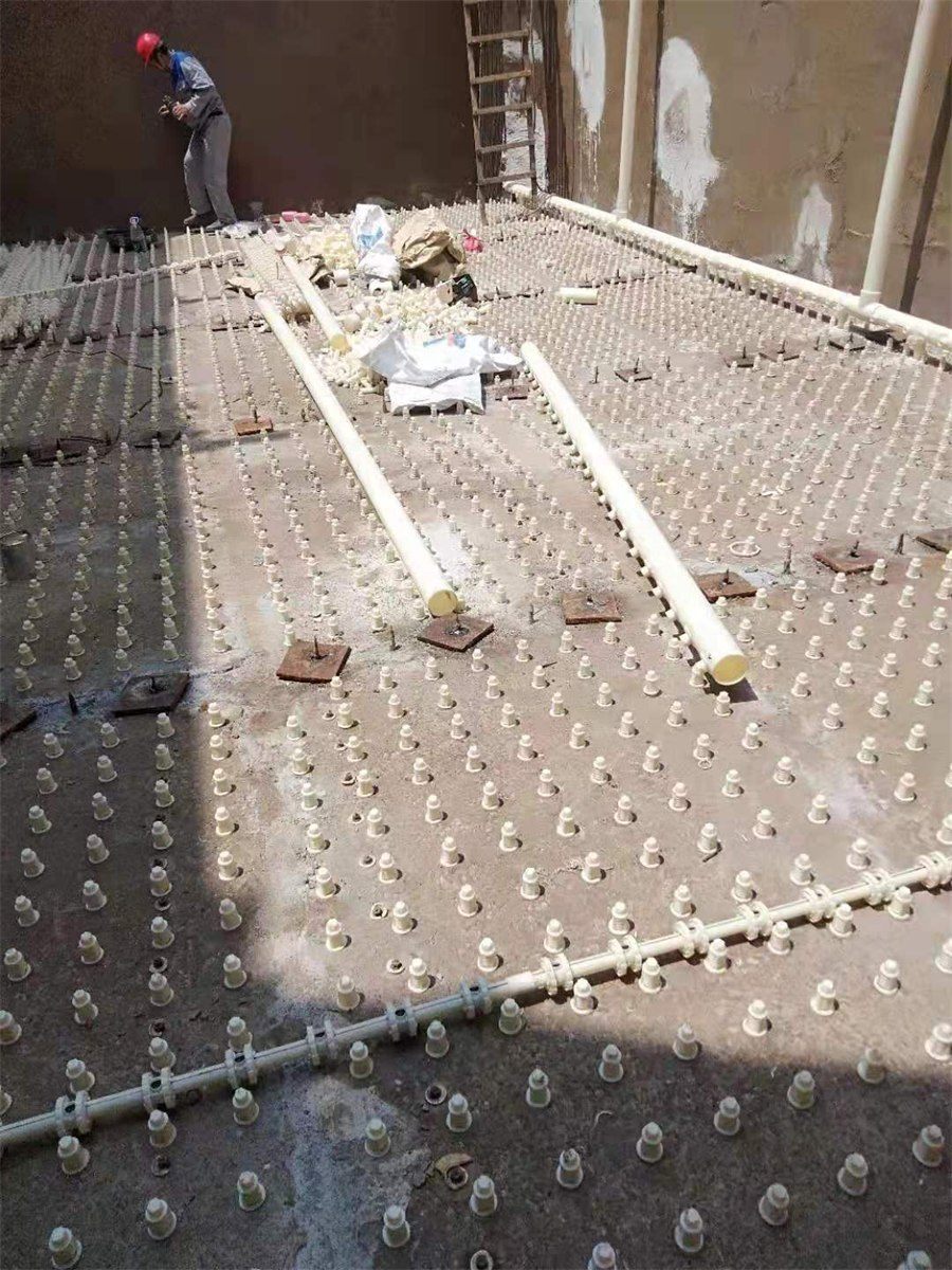 Installed filter nozzle array inside a filter cell