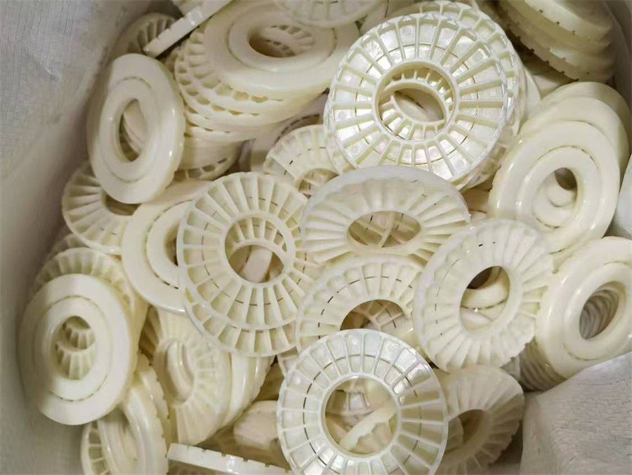 White filter nozzle caps packed in a box