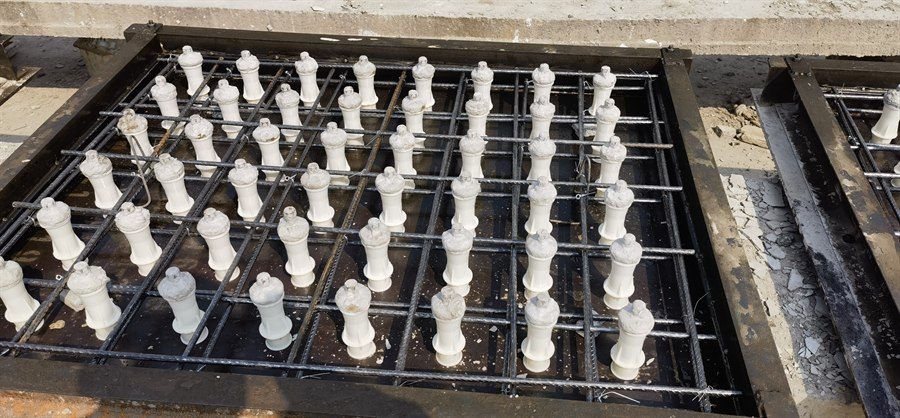 Steel formwork and casting face for a cast-in-place filter plate
