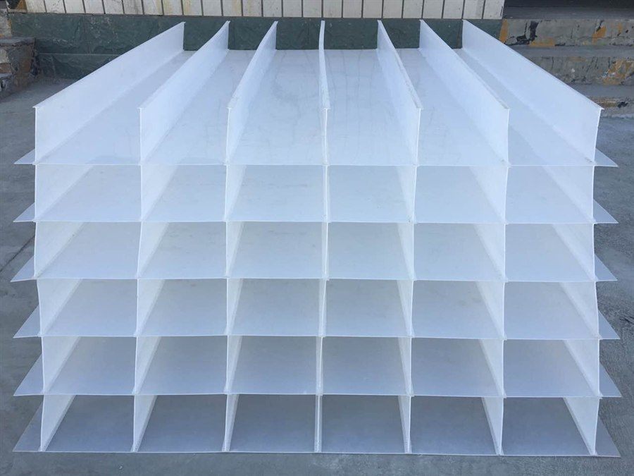 Inclined plate module assembled from corrugated sheets