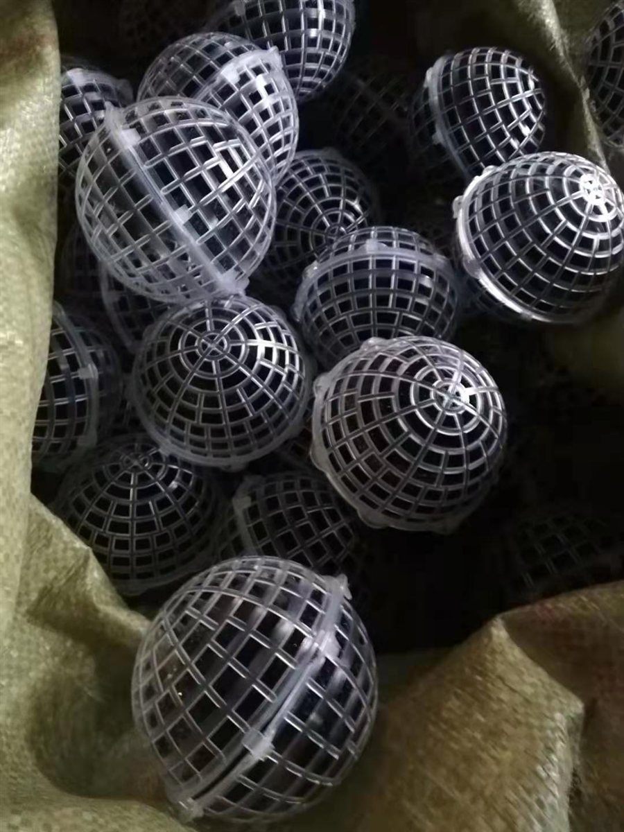 Suspended ball media pile